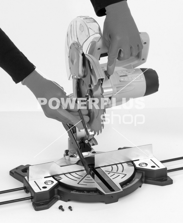 POWX075700 - Pokosová pila 1 500W / 210mm